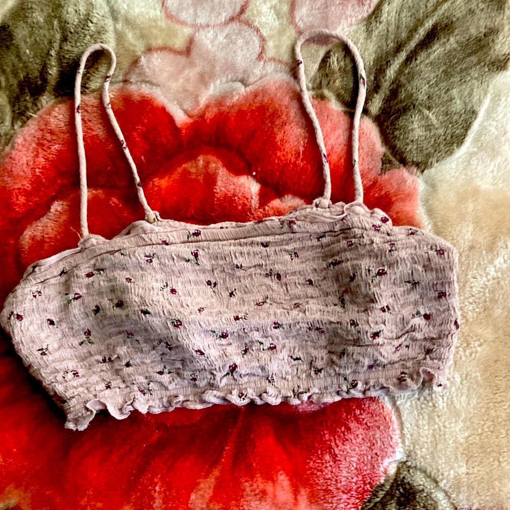 I’m selling a pink crop top